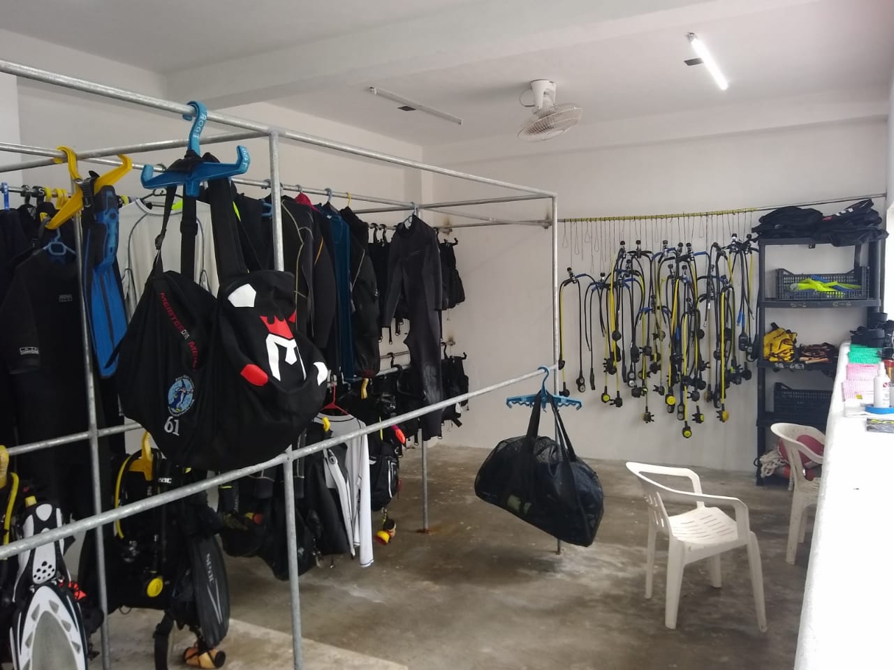 gearroom Divemaster Internship